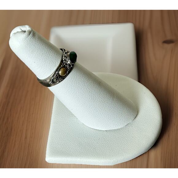 Vintage Sterling Green Cabochon Stone Ring. Size 5 - Picture 3 of 5